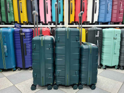 Чемодан Большой (L) полипропилен "Mironpan" съёмные колёса