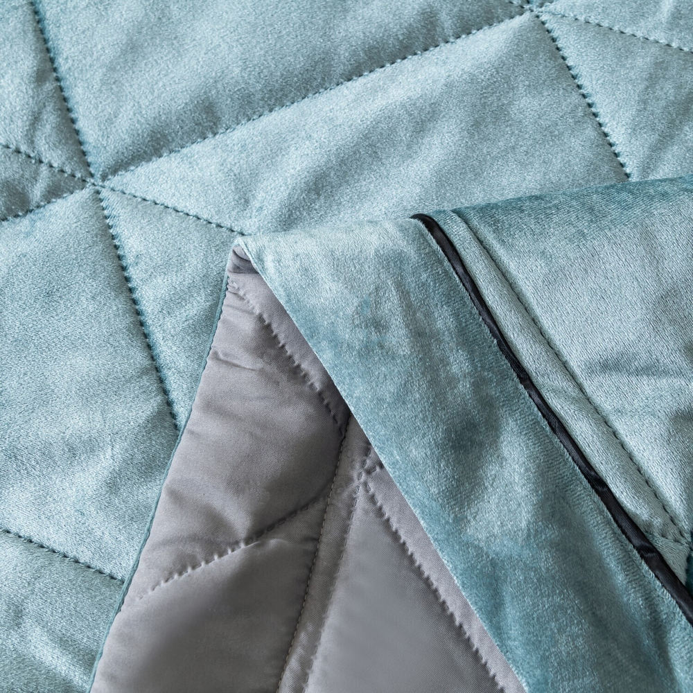 Велюровое покрывало в клетку и две наволочки OVL040