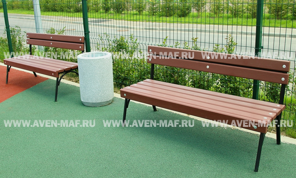 Скамейка на металлическом каркасе