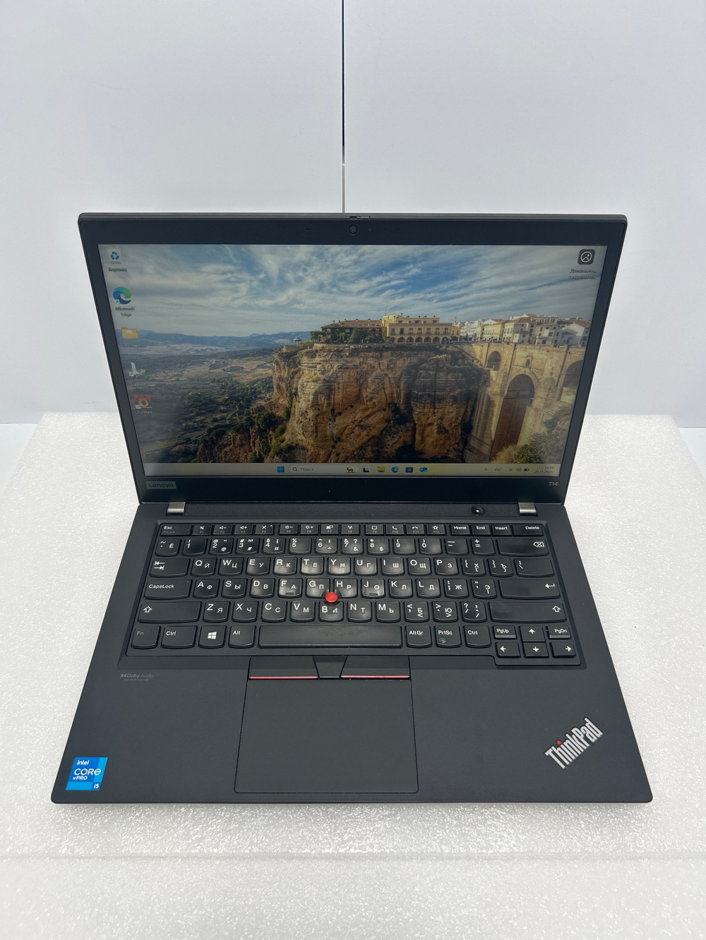Ноутбук Lenovo T14 GEN2 (20W1S5YH1V) 14''/Intel Core i5 1145G7/RAM 8GB/SSD 256GB/Intel Iris Xe Graphics/1920x1080 IPS/Windows 11/Подсветка кл-ры: нет/Цвет: Чёрный. Состояние: Уценка/большие следы на матрице от клавиатуры/потертости на клавиатуре