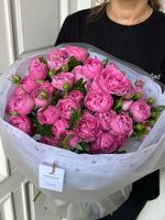 Моно букет из кустовой пионовидной розы яркого оттенка