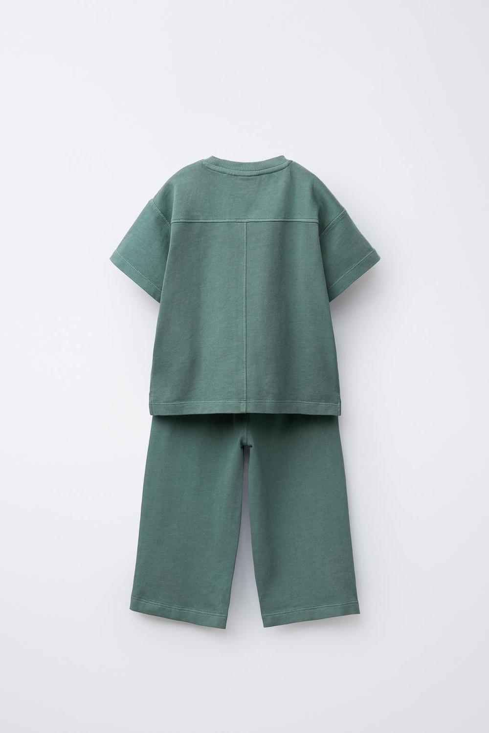 Комплект из однотонной футболки и брюк  wide leg
