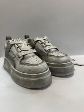 Кроссовки женские