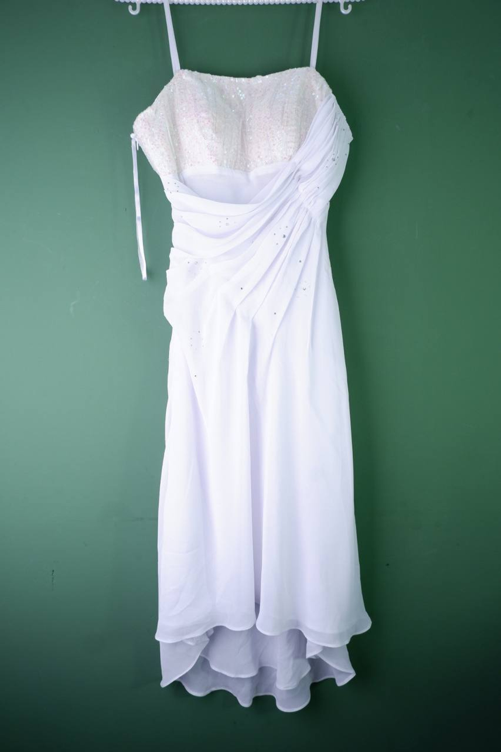 Платье Renny с красивым бюстом из пайеток, визуально на 42 размер