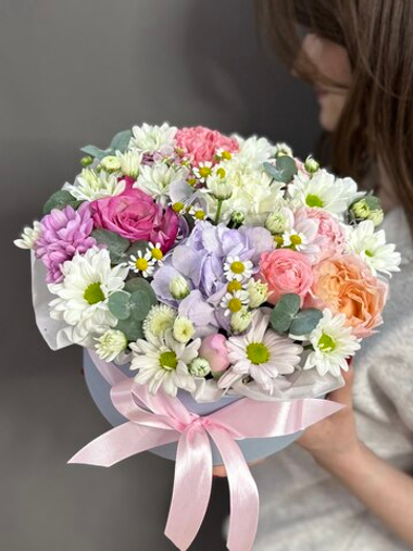 Шляпная коробка с цветами