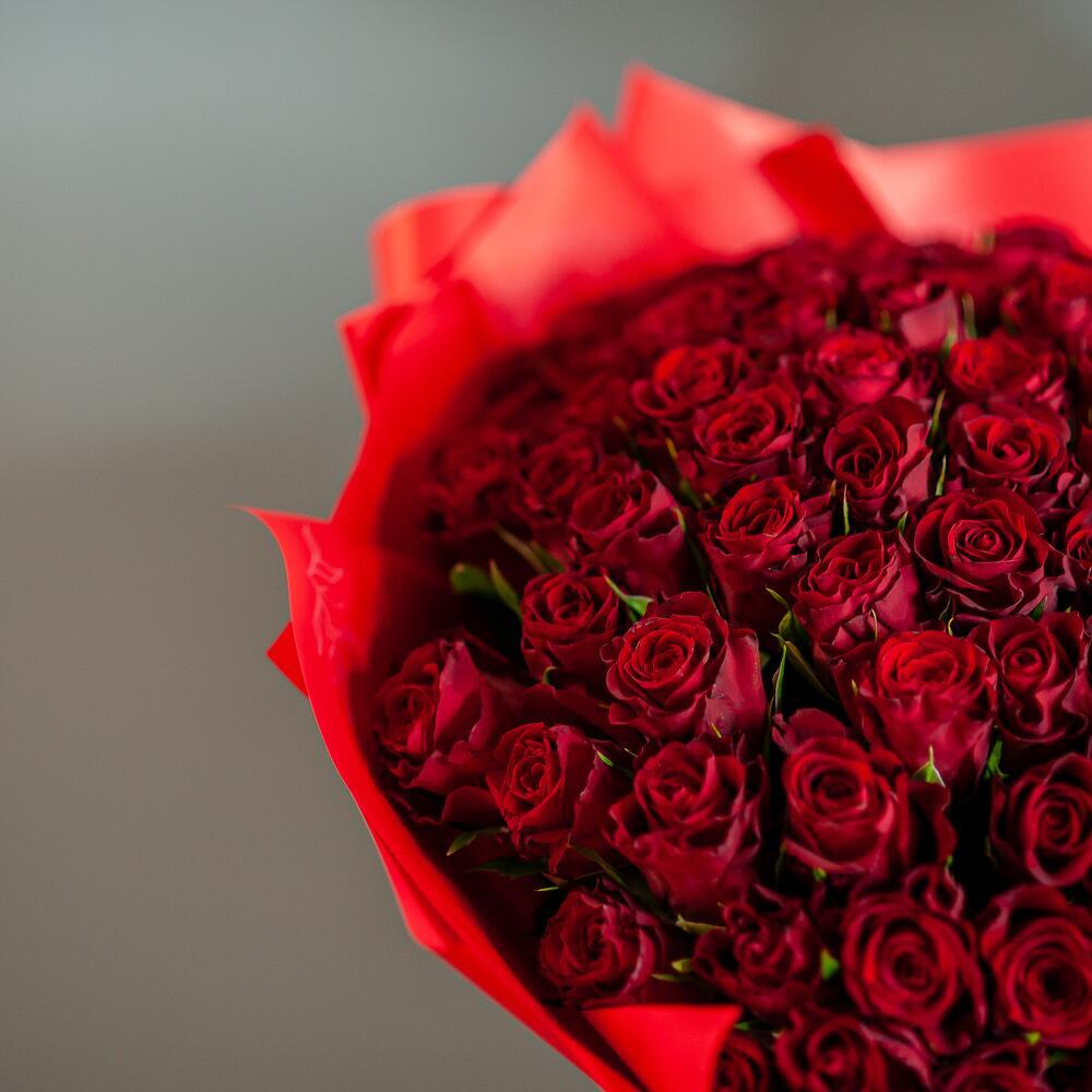 101 красная роза оформлении