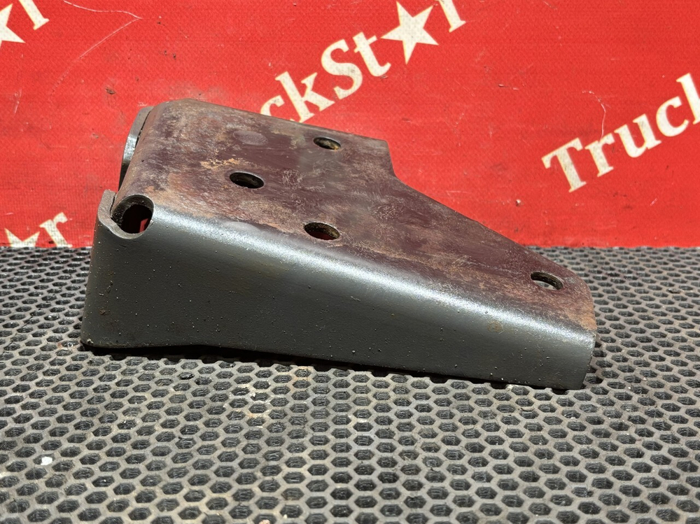 Кронштейн кабины задний правый