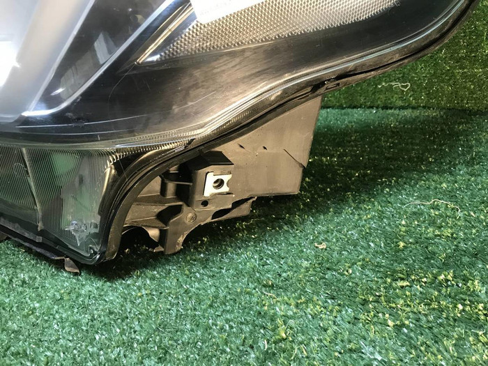 Битая Фара левая Subaru Outback 6 (2019-2022) LED