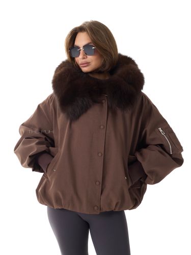 Шоколадная пуховая парка с капюшоном и меховой оторочкой