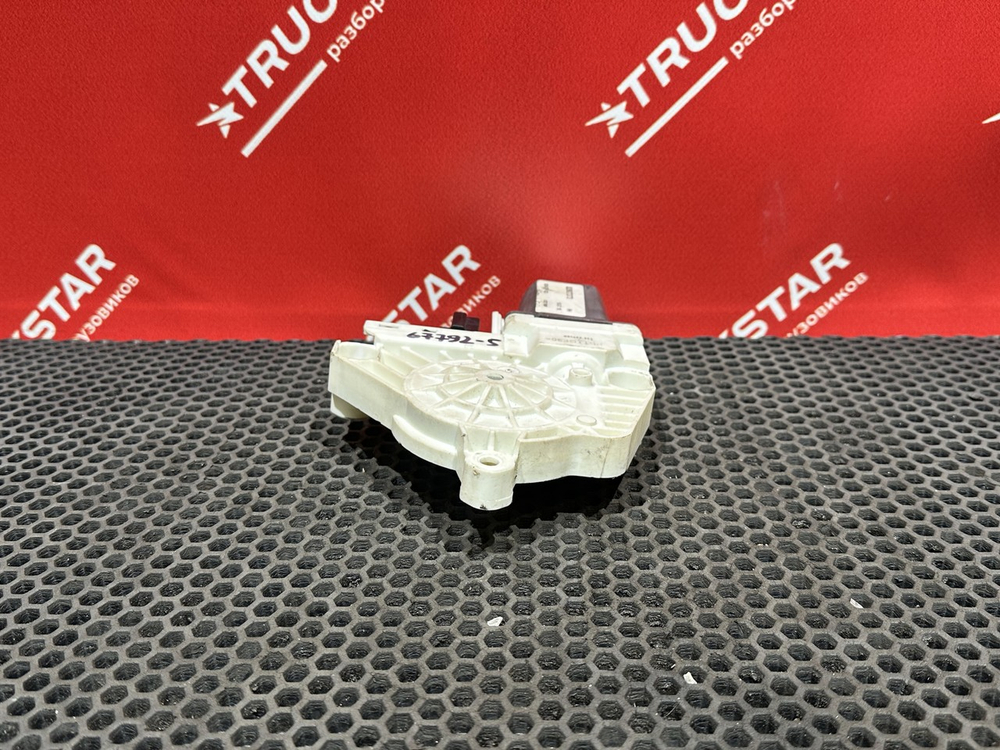 Моторчик стеклоподъемника правого