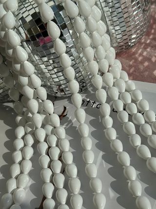 Нить бусин для украшений Капля 9,5х13,5мм, "Майорка-Белая" (имитация)