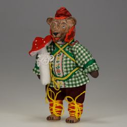 Ёлочная игрушка Медведь в колпаке с грибом