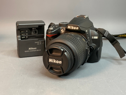 Nikon D3000 Kit 18-55mm 3.200 Кадров