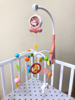 106852/Музыкальная карусель на кроватку "Elefantino" розовый на бат. 108 мелодий, 5 вращ. игрушек