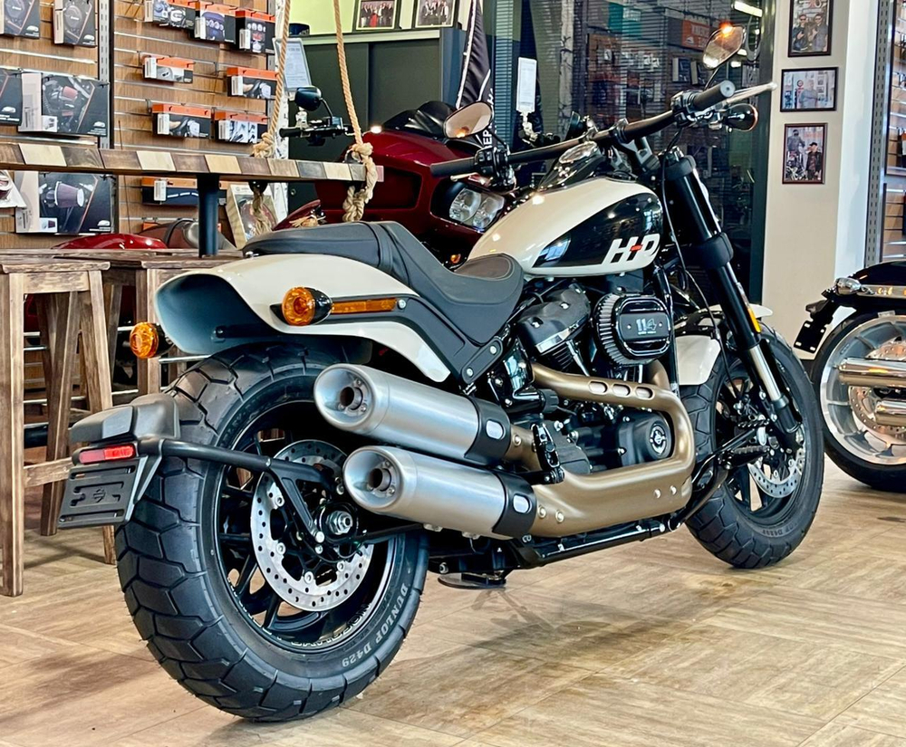 Harley-Davidson Softail Fat Bob 114 (White Sand Pearl)