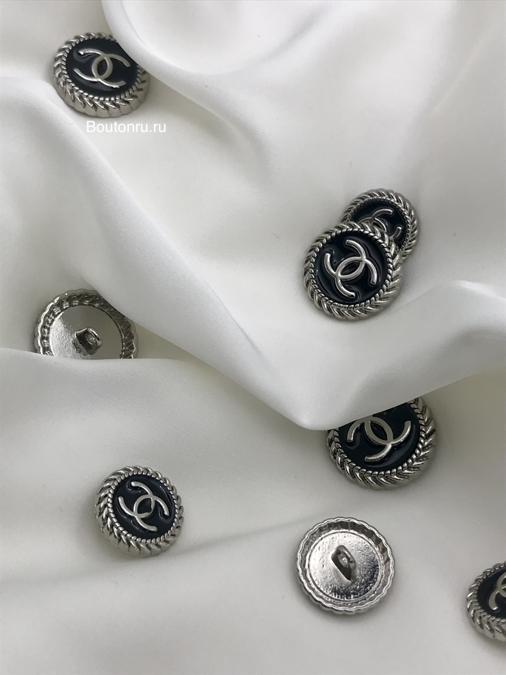 Пуговицы Шан. серебристые с черной эмалью (плоские)
