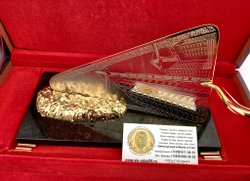 Подарок строителю "Мастерок" на долерите с фианитами