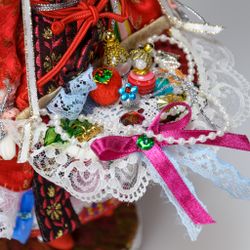 Галантерейщица - кукла на подставке