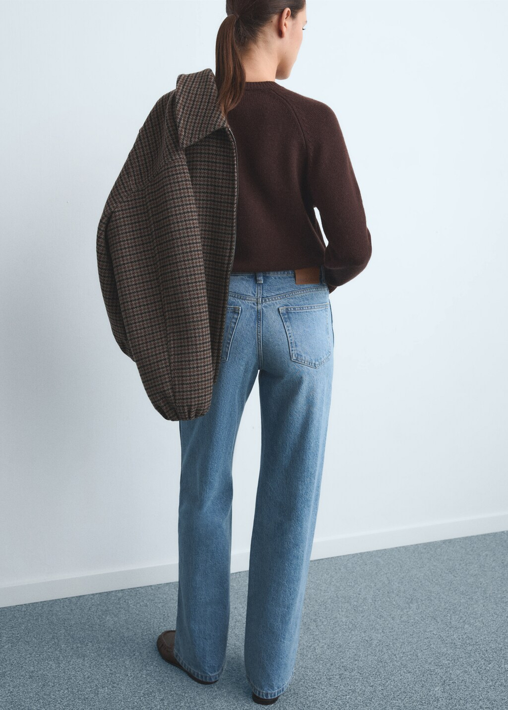 Прямые джинсы с завышенной талией