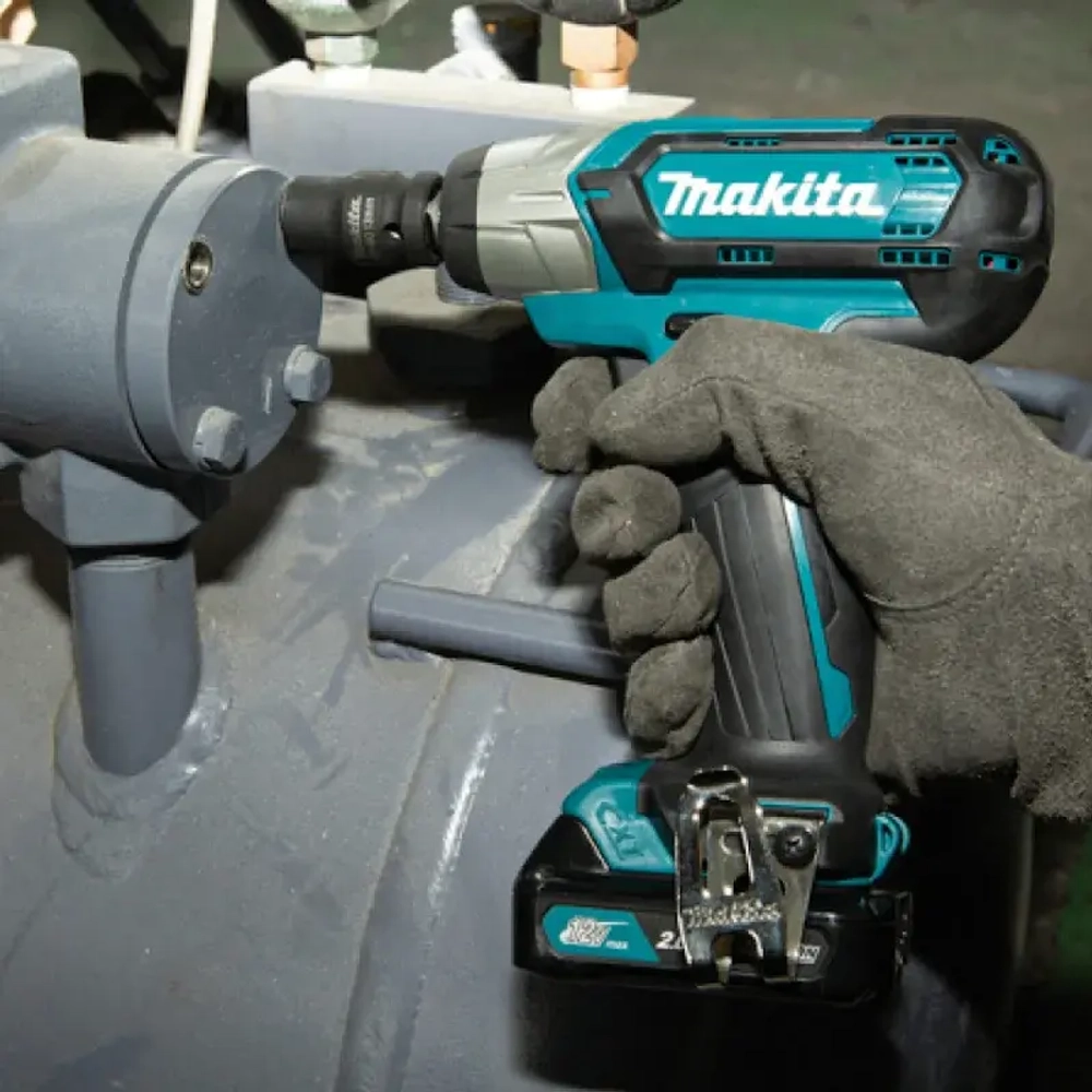 Makita TW141DWAE аккумуляторный гайковерт (2 x 2 Ач, ЗУ)