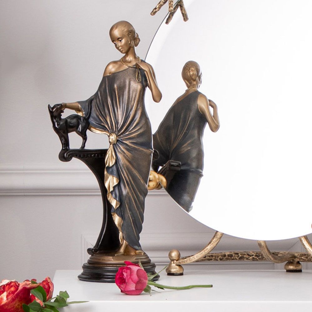 Статуэтка Девушка с кошкой