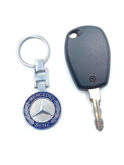 Брелок для ключей металлический с эмблемой Mercedes (металл, синяя вставка)