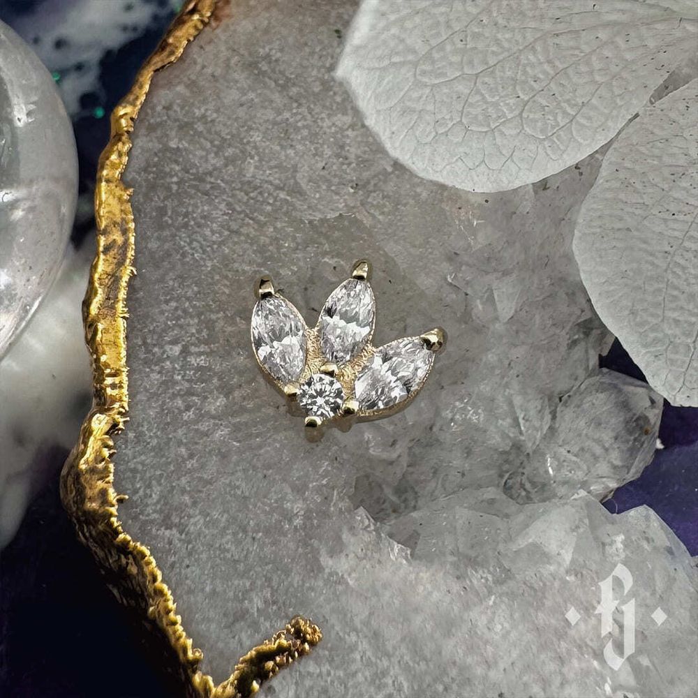 Кластер &quot;Avian Marquise&quot; - Желтое золото - White CZ