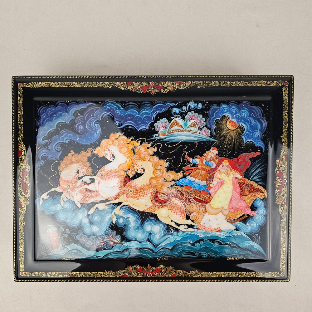 Шкатулка для бумаг А4 "Тройка" с ручной росписью