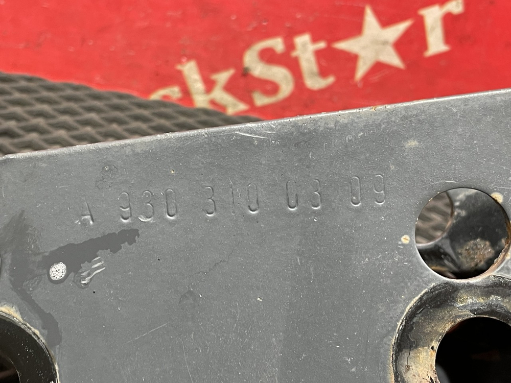 Кронштейн усилителя бампера правый 2018г.