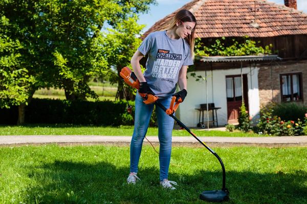 Инструмент для женщин: как выбрать легкую и удобную технику для хобби и дома в ассортименте Villager