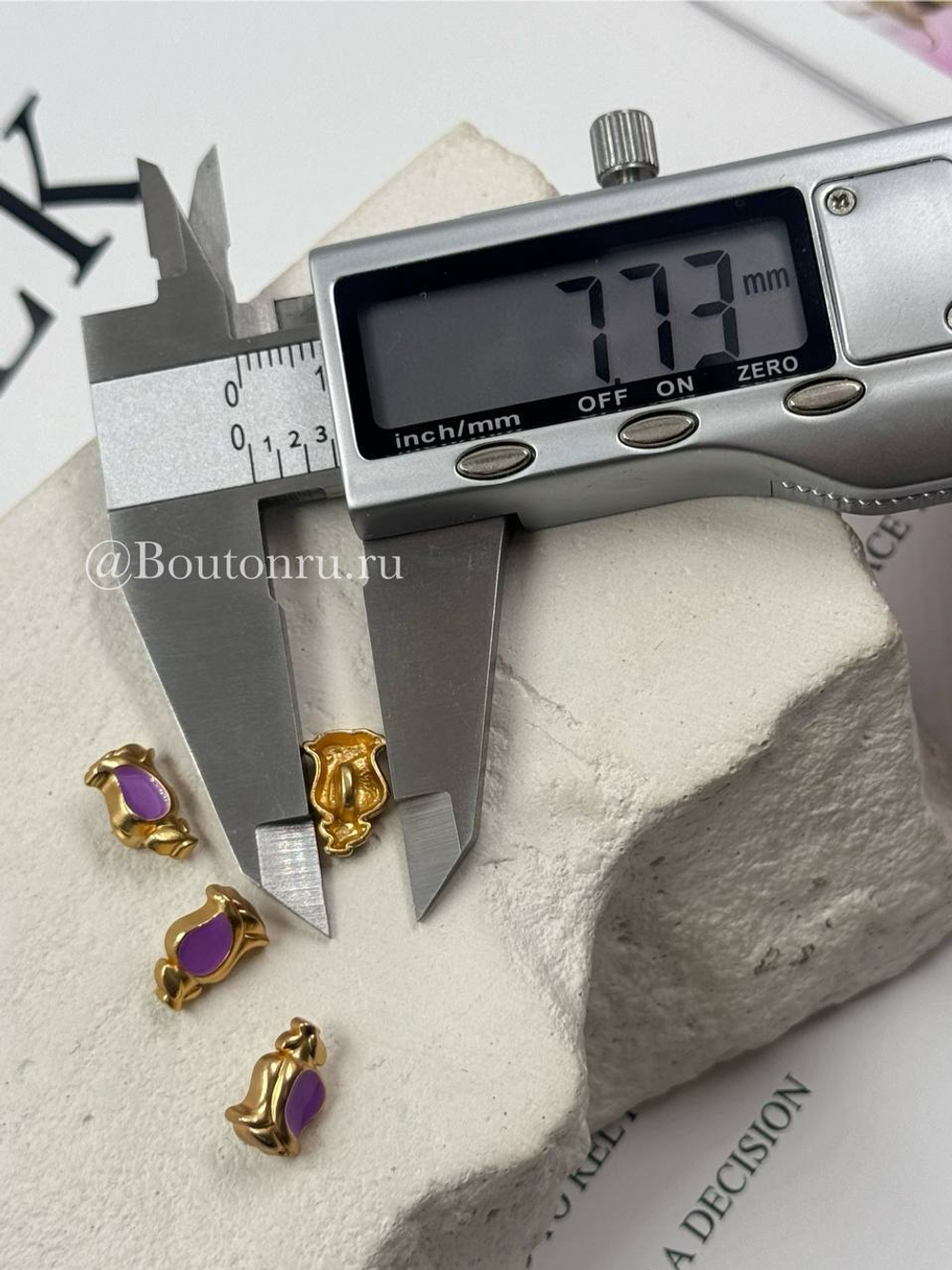 Пуговицы "Роза" золотистые с фиолетовой эмалью