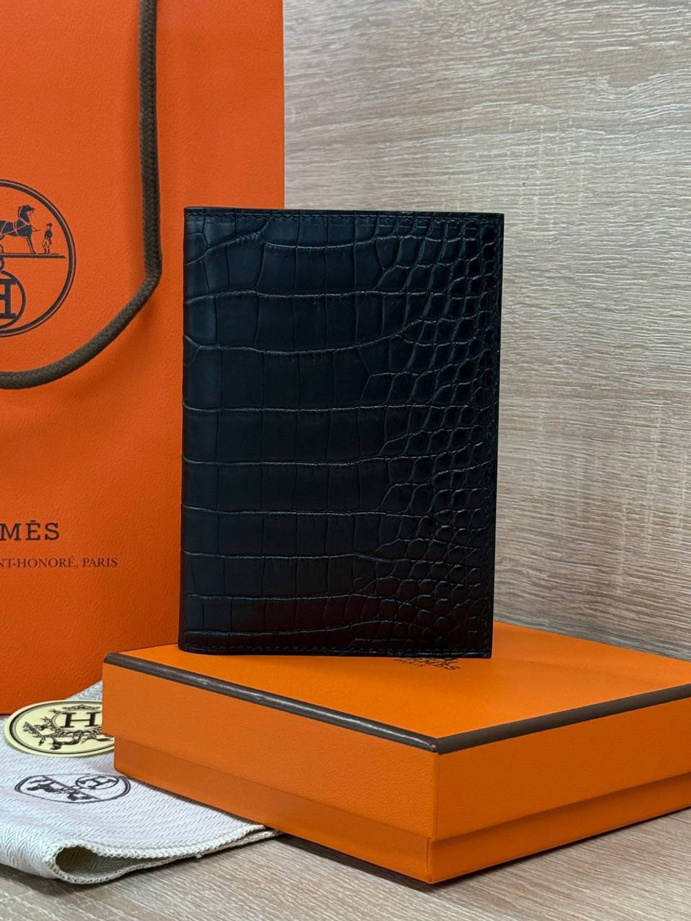 Обложка на паспорт Hermes из кожи крокодила