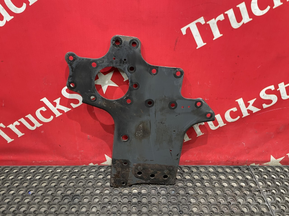 Кронштейн усилителя бампера левый