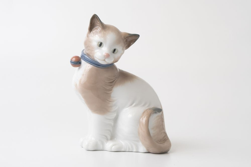 Коллекционная фарфоровая фигурка Lladro котенка в ошейнике с бубенцом