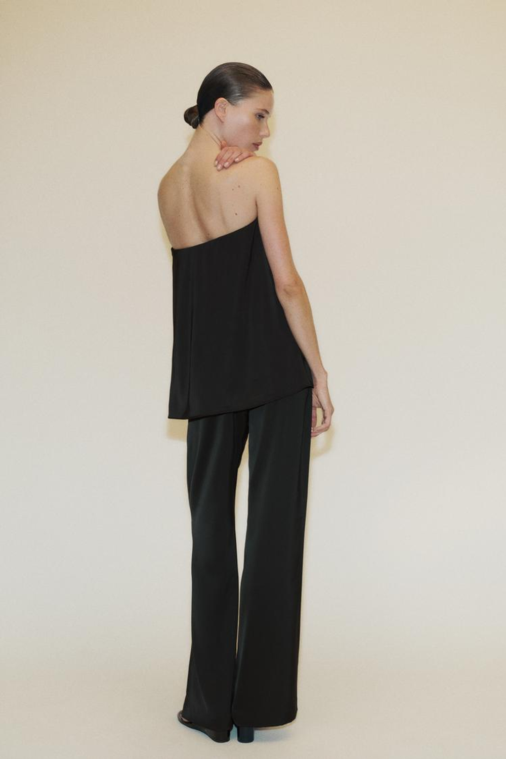 ZARA АТЛАСНЫЙ ТОП БЕЗ БРЕТЕЛЕЙ, ЧЕРНЫЙ