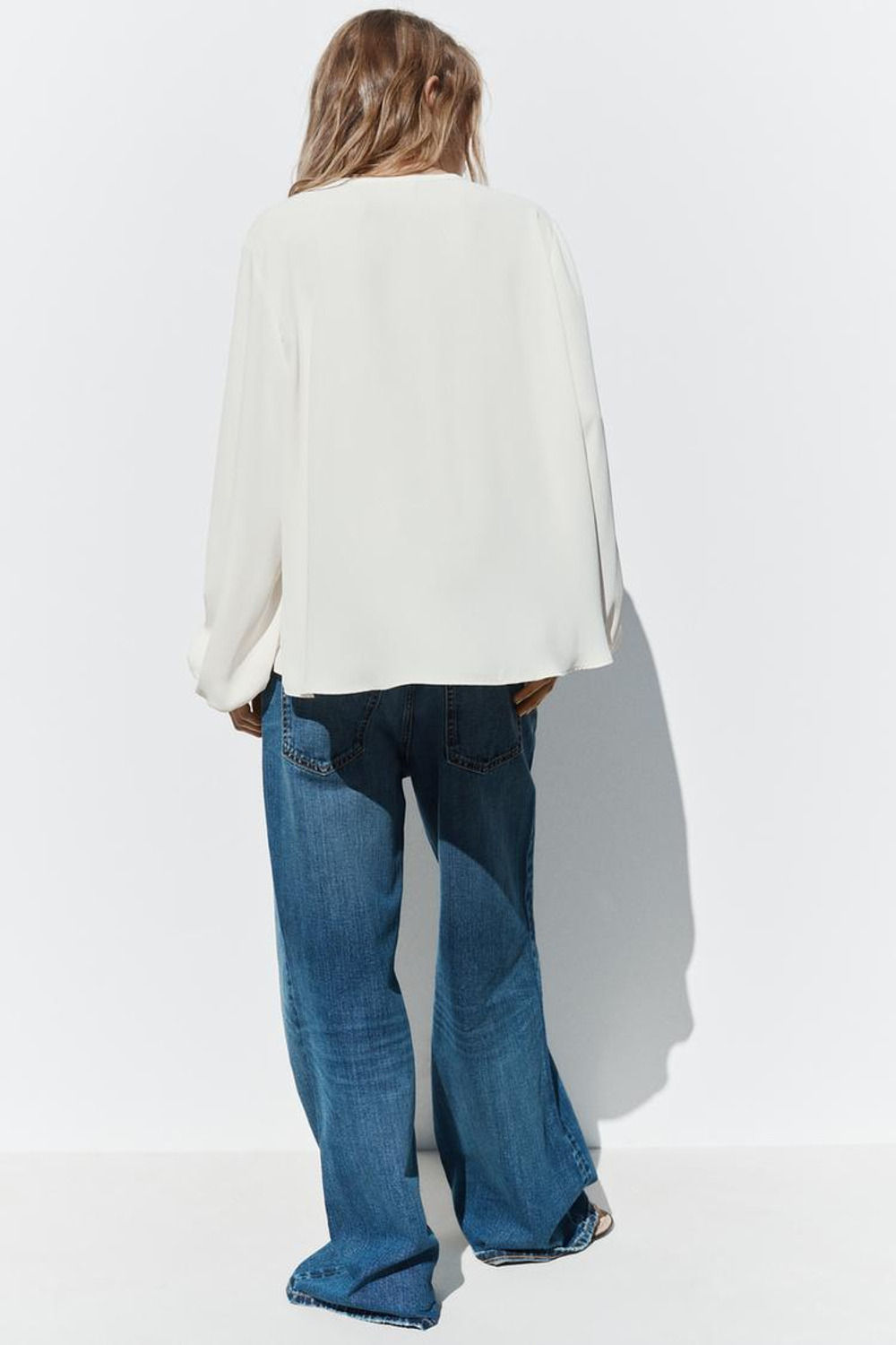 ZARA СТРУЯЩАЯСЯ БЛУЗА ИЗ КРЕПА, ЭКРЮ