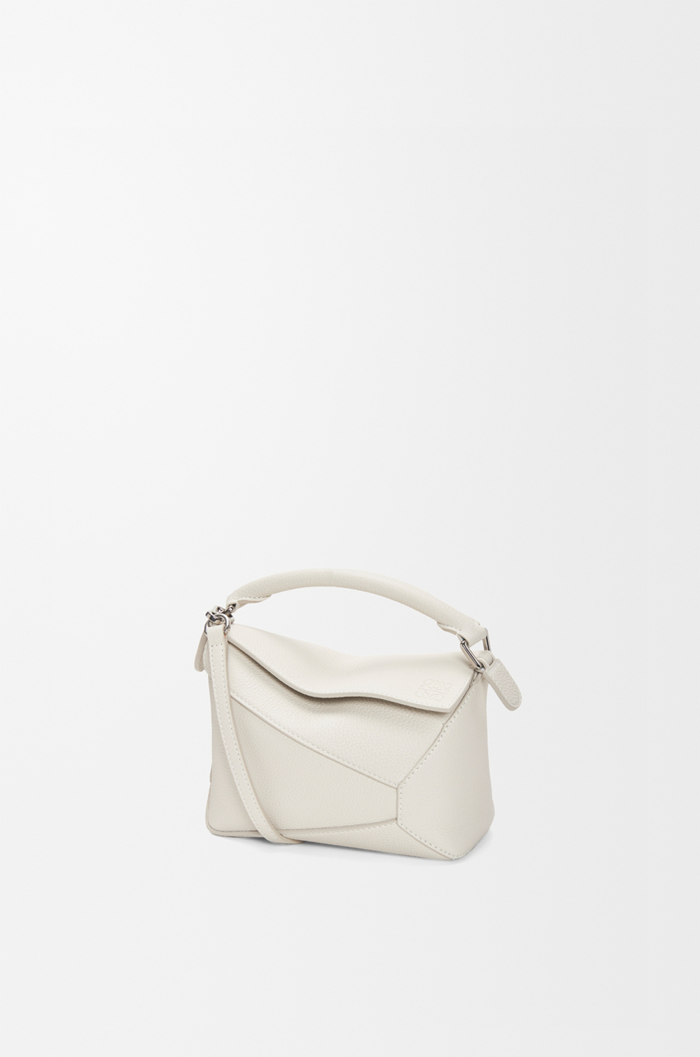 Loewe Мини-сумка Puzzle Edge из мягкой зернистой телячьей кожи, экрю