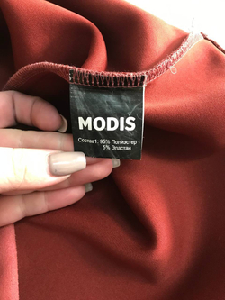 Платье Modis модного оттенка, маркировка ХS, визуально 42 размер