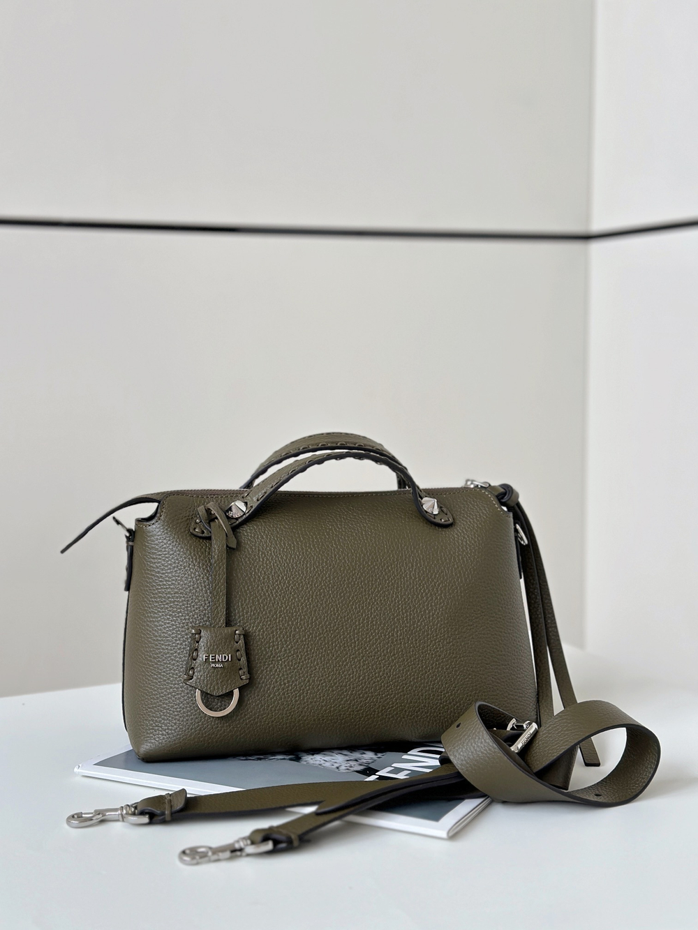 Fendi By The Way Selleria Medium 29 cm