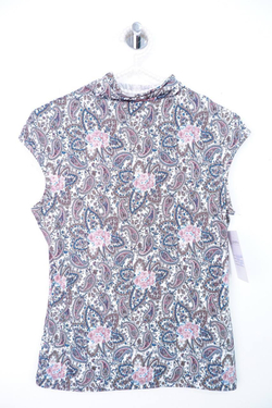 Блузка пестрая и практичная, визуально на 44 размер