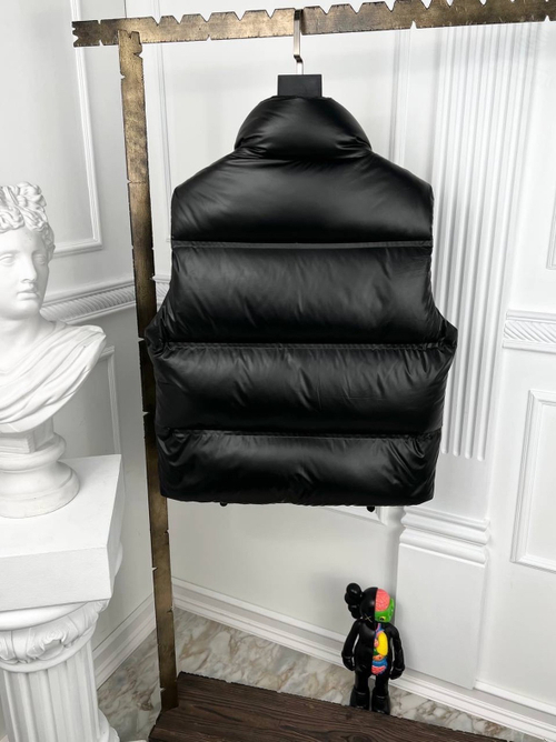 Пуховый жилет Prada