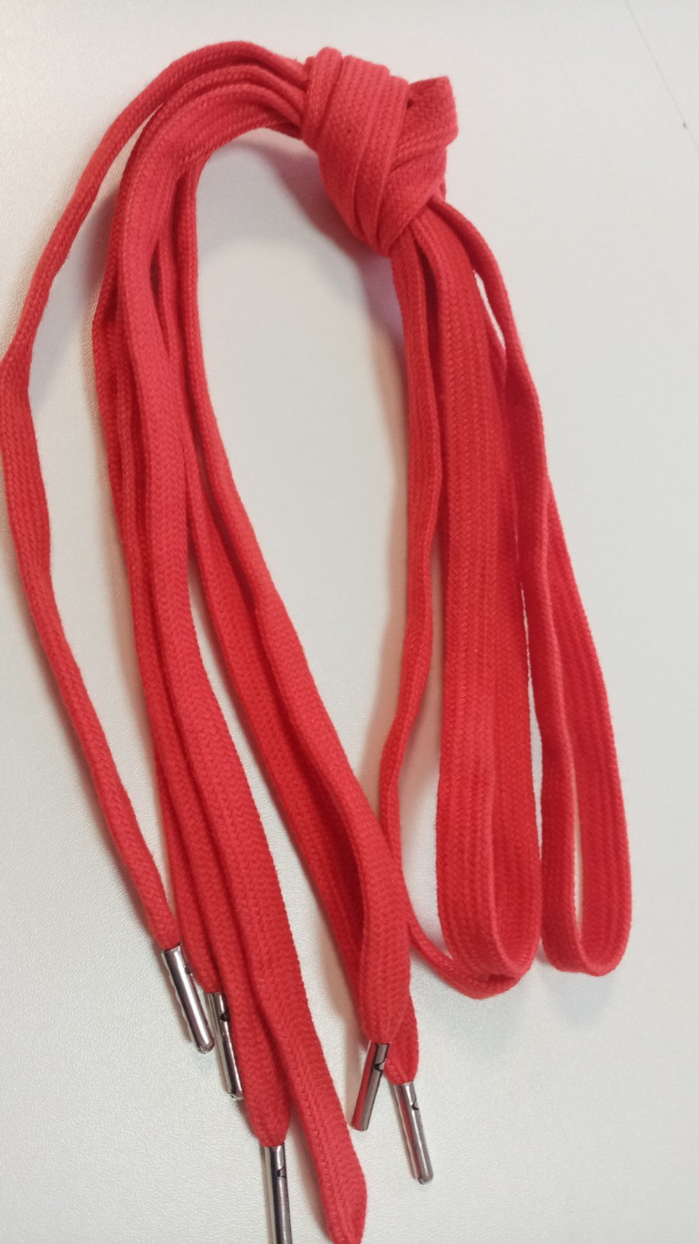 Шнурок, цвет- Красный