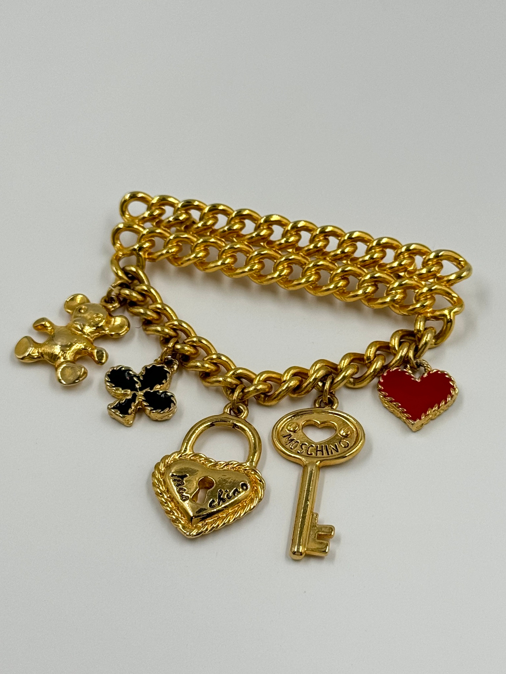 Брошь с подвесками Moschino
