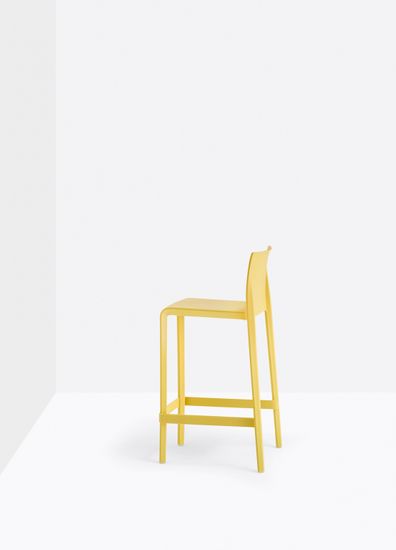 Стул пластиковый полубарный Volt