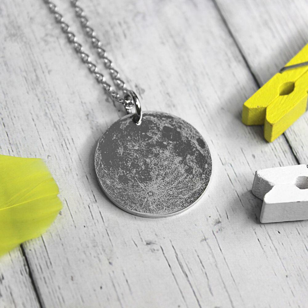 Кулон с Луной с гравировкой на заказ