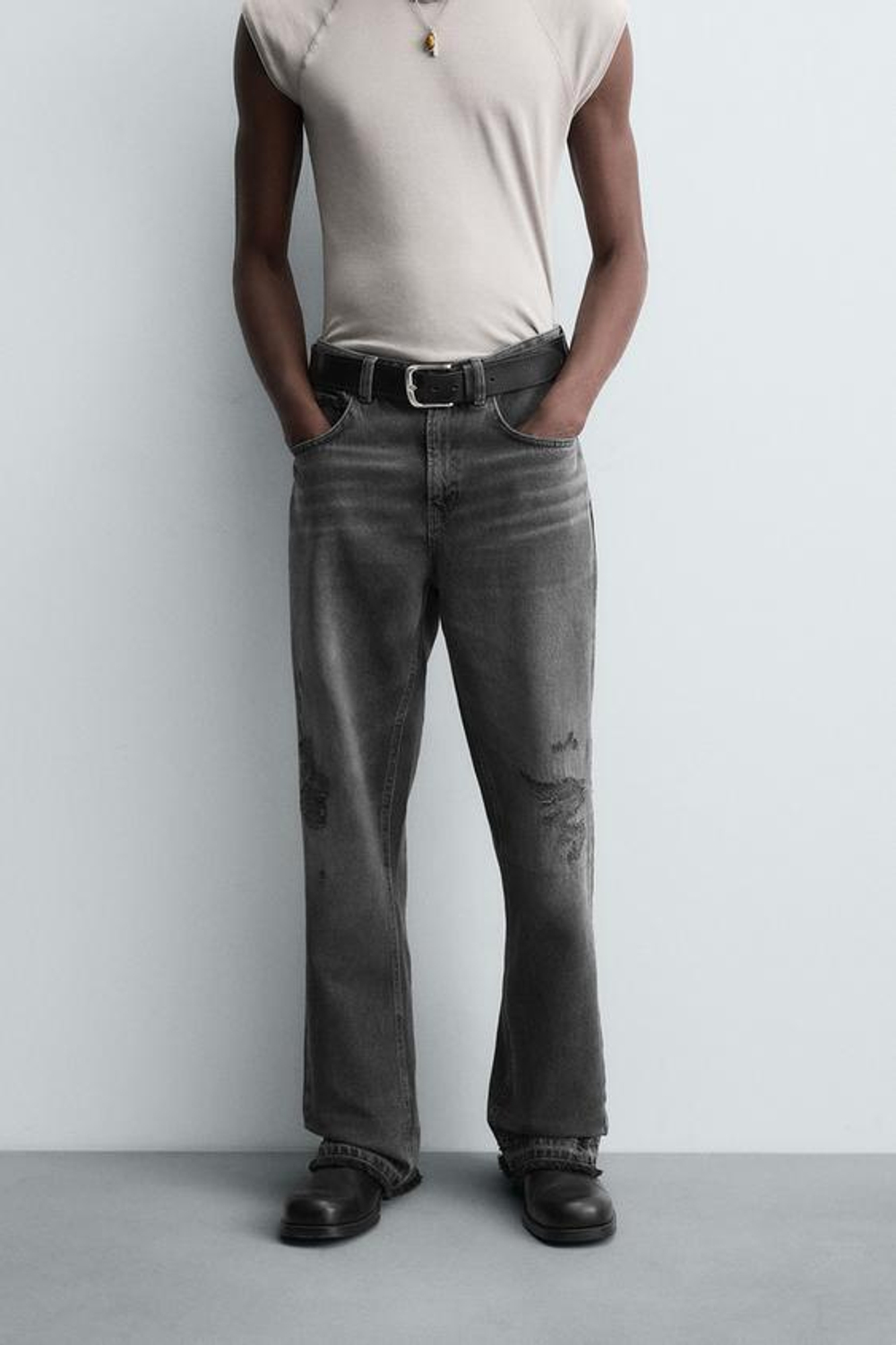 ZARA РАСКЛЕШЕННЫЕ ДЖИНСЫ С ДЫРКАМИ, УГОЛЬНЫЙ