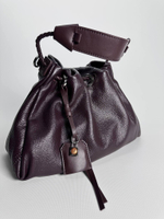 Женская сумка-кисет бордового цвета