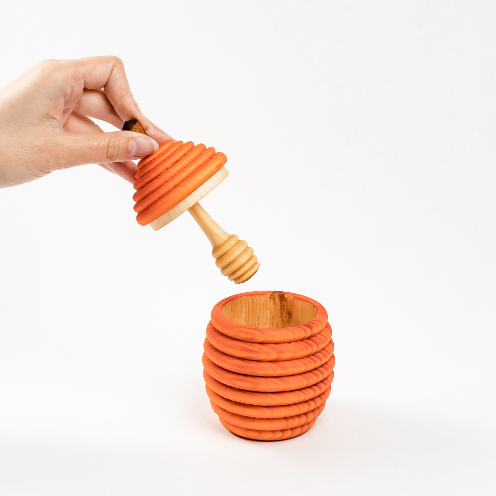 Кубышка для меда, соли, специй, пряностей из древесины кедра с ложкой для меда. KD5