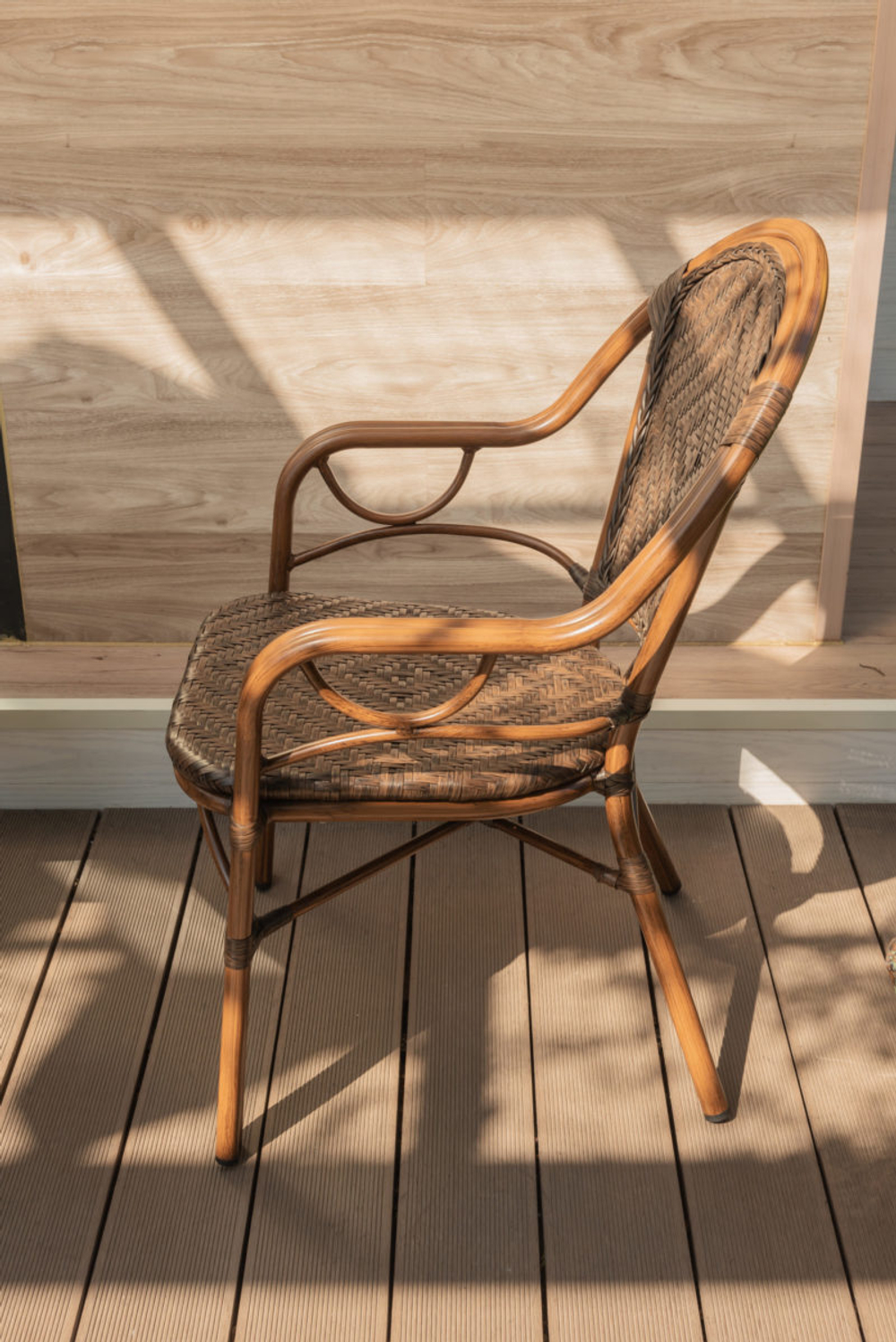 Обеденная группа из искусственного ротанга стол Антик + 2 кресла Бамбук-1