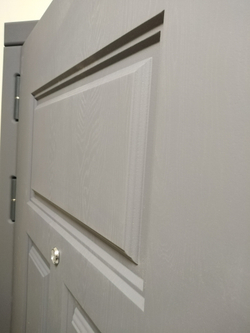 Входная дверь с шумоизоляцией STR MX-29 Ясень графит / Д 11 Лучи Софт белый ( белый матовый, без текстуры)
